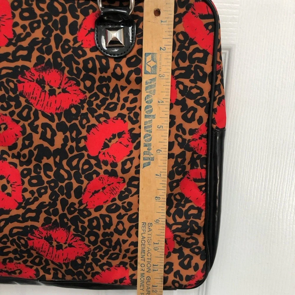 Betsey Johnson flaws multiple